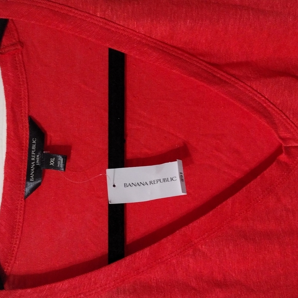 Banana Republic Linen V-Neck Tee in Red Poppy - Picture 10 of 11